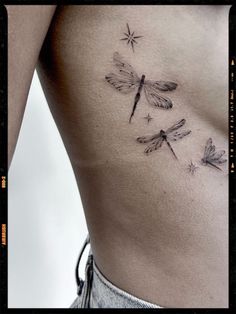 Rib tattoo Alas Tattoo, Tattoos On Side Ribs, Cage Tattoos, Rib Tattoos For Women, Dragonfly Tattoo Design, Ribcage Tattoo, Insect Tattoo, Airbrush App, Dragonfly Tattoo