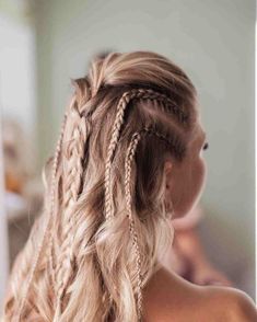 Blonde Viking Hair, Unique Braids For White Women, Norse Braids Woman, Viking Witch Hair, Simple Viking Braids, Warrior Viking Woman, Battle Braids Hairstyles