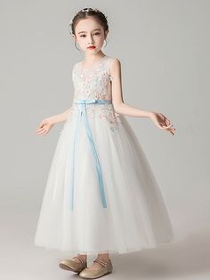 Princess Style Floor-length Lace Dress, Floral Applique Tulle Dress For Banquet, Spring Banquet Gown With Floral Applique, Princess Sleeveless Dress For Banquet, Princess Style Sleeveless Dress-up Gown, Princess Style Sleeveless Banquet Dress, Blue Sleeveless Wedding Dress For Spring, Blue Sleeveless Dress For Spring Wedding, Floor-length Princess Dress For Spring Wedding