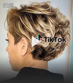 ✓ . Short Curly Haircut. One of the most adorable ways to style short layered hair is to curl the ends upwards. The flipped short la!! Style Short Layered Hair, Short Curly Haircut, Short Layered Hair, Bridesmaid Hair Ponytail, Haircuts Trending, Curly Haircut, Short Curly Haircuts, Short Layers, Short Layered