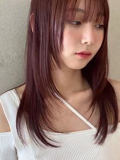 Korean red brown hair color: medium length sleek hair with bangs Red Brown Hair Color Ideas, Layered Shoulder Length Hair, Ash Brown Hair Color, Brown Hair Color Ideas, Autumn Hair, Ash Brown Hair, Brown Hair Inspo