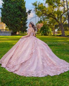 Blush Pink 15 Dresses, Light Colored Quinceanera Dresses, Pink Quinceanera Aesthetic, Quncie Dresses Pink, Blush Quince Dress, 15 Ideas Quinceanera Decorations, Big Pink Quinceanera Dresses, Soft Pink Quinceanera Dresses, Blush Pink Quinceanera Dresses Elegant