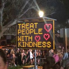 a large sign that says repeal people without kings in front of a crowd at night