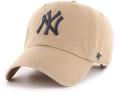 Design Curved brim, adjustable hat Buckle adjustable closure back Relaxed fit Style and Team Spirit Raised embroidered team logo on front ‘47® embroidered logo on left side Additional Details One size fits most Officially licensed product Ny Yankees Hat, Ny Hat, Yankees Hat, Tan Hat, Street Style Fall Outfits, Casual Day Outfits, Ny Yankees, Gameday Outfit, Birthday Wishlist