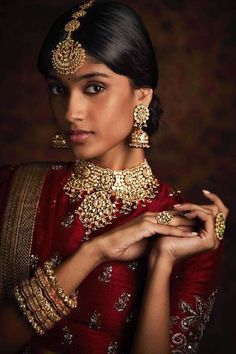 Bridal Hathphool, Backyard Engagement Parties, Jewelry Mood Board, Fashion Still Life, Makeup Portfolio, Sabyasachi Jewellery, Polki Necklace, Wrist Jewelry