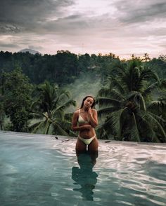 Magical Ubud in Bali - Discover all our travel tips to visit the culture heart of the island of gods  #Ubud #Bali #Indonesia #RiceFields #InfinityPool #Travel #Tips #Blog #Asia #AsianWanderlust  Photo credits: @hayley_ Creta Ubud, Aloita Resort, Bali Baby, Bali Vacation, Ubud Bali, Dream Travel Destinations, Bali Travel, Alam Yang Indah, Beautiful Places To Travel