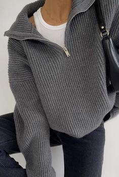 Quarter Zip Sweater Outfit, Winter Outfit Skirt, Vanilla Outfit, Zip Sweater Outfit, Aesthetic Fashion Design, Quarter Zip Outfit, Sweatpants Aesthetic, Outfit Sweatpants, Clean Girl Outfit