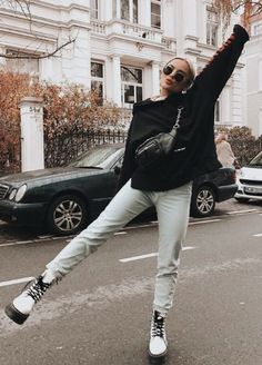 30 Timeless Outfit Ideas With White Combat Boots In 2022 - Hood MWR Winter Outfits With Doc Martens, White Dr Martens Outfit, Outfits Doc Martens, Outfits With Doc Martens