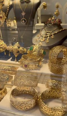 Gold Arabic Jewelry Aesthetic, Gold Arabic Jewelry, Turkish Gold Jewelry, Algerian Jewelry, Morocco Aesthetic