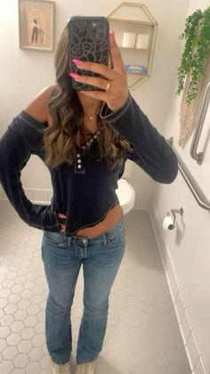 Warm Cozy Fall Outfits, Cute Fall Outfits With Doc Martens, Fall Low Rise Jeans Outfit, Clothes For An Hourglass Shape, Dresscode Outfits For School, Low Waist Jeans Outfit Fall, Outfit Inspo Aesthetic Fall, Unique Cute Outfits, Fall Outfits Women Sweaters