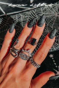 It is very beautiful but it lacks Pearl in some Witchy Nails Halloween, Salem Witch Nails, Salem Nails Ideas, Wednesday Adams Nails Ideas, Morticia Nails, Black Witch Nails, Nail Inspiration Fall, Cool Halloween Nails, Corpse Bride Nails