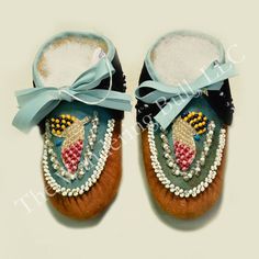 Native American Moccasins, Native American Children, Door Beads, American Crow, Beaded Moccasins, Native American Clothing, Native Pride, Plains Indians, Native American Artifacts