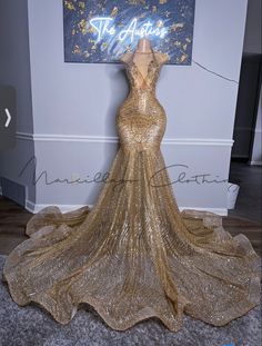 Diamond Prom Dresses Long, Extravagant Prom Dresses, Brunch Outfit Black Woman, Quote Night, Going Out Aesthetic, Diamond Prom Dresses, Night Out Outfit Classy, Brunch Outfits Fall, Golden Outfit