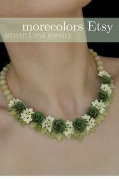 Нежное цветочное колье с натуральными бусинами желтого Green Delicate Flower Jewelry, Elegant Green Jewelry With Handmade Flowers, Green Jade Flower Necklace, Elegant Handmade Green Flower Necklace, Original Flower Jewellery For Haldi, Green Garden Party, Flower Jewellery For Haldi, Fresh Flower Jewelry, Wedding Nature