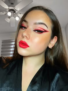 Bold Red Eye Makeup, Rave Makeup Red, Red Rave Makeup, Make Up Rojo, Red Make Up Looks, Simple Red Eye Makeup, Neon Party Makeup Ideas, Red Festival Makeup, Makeup 2023 Trends