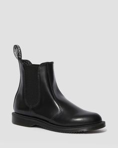 Chelsea Boots Dr Martens, Dr Martens Flora, Leather Chelsea Boots Women, Chelsea Boots Style, Doc Martens Outfit, Black And White Heels, Doc Martens Boots, Army Boots, Botas Chelsea