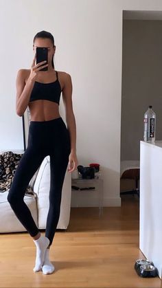 Pilates Workout Clothes, Modele Fitness, Pilates Clothes, Gym Outfits, Ideal Body, Cooler Look