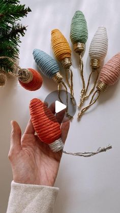 just lights christmas tree Yarn Diy Ornaments, Flannel Christmas Ornaments Diy, Diy Burlap Ornaments, How To Make Macrame Christmas Tree Ornaments, Handmade Baubles Ideas, Diy Cheap Christmas Ornaments, Make Ornaments Christmas, Homemade Ornament Gifts, Disney Stitch Ornaments Diy