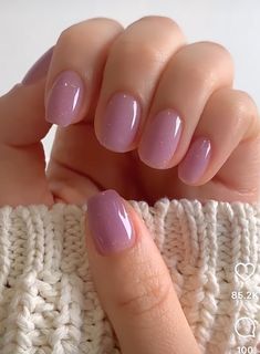 Want to make your fingertips pop this fall? Mauve nails are just what you need. Their soft, muted tone makes a unique statement. #purplenailideas Fall Mauve Nails, Mauve Nail Polish, Mauve Nails, Hello Nails, Cute Gel Nails, Minimalist Nails