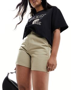 Shorts by Dickies Take the short cut High rise Belt loops Functional pockets Logo patch Slim fit Dickies Shorts Outfits Women, Dickies Outfit Women, Dickies Outfit, Dickies Shorts, Holiday Dress Outfit, Shorts Outfits Women, Petite Shirts, Short Cut, White Floral Dress