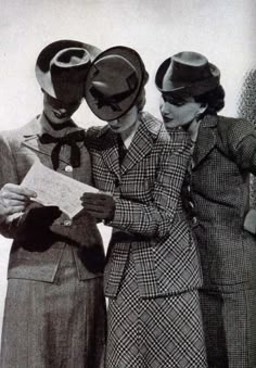 Women Wearing Hats, 40s Suit, 40s Mode, Women In Hats, 1940s Suit, 40's Fashion, 1940s Hats, Tweed Hat, Fashion 1940s