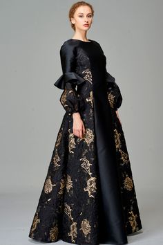 Black And Gold Dress Outfit, Long Dress Models, Dress Pesta, Batik Fashion, Dress Neck Designs, Muslim Fashion Dress, Batik Dress, Prom Dresses With Sleeves