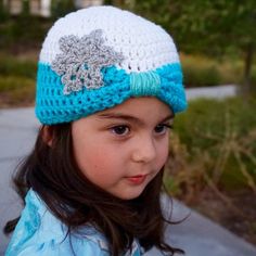 This listing is for (1) Queen Elsa crocheted beanie.  Become your favorite Disney princess and stay cozy warm in this turban style princess inspired character hat. I took extra special care designing each character to perfectly represent that signature Disney style. Great for any Disney princess Crochet Frozen Patterns, Baby Turban Pattern, Turban Pattern, Crochet Hat Ideas, Frozen Pattern, Beanie Design, Poncho Au Crochet, Crochet Character Hats, Bandeau Au Crochet