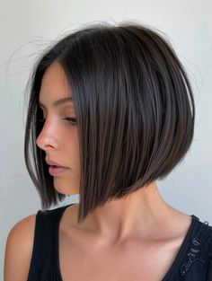 Off The Shoulder Bob Haircut, Women’s Short Haircut Bob, Summer Bob Hairstyles 2024, Angled Bob Haircuts 2024, Bob With Center Part, Shoulder Bob Haircut, Short Bob Women, A Line Bob Short, Short Angled Bob Haircut