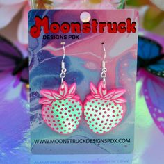 USA-made strawberry earrings! Made of lightweight durable acrylic plastic and hypoallergenic sterling silver ear hooks. Choose from hot pink iridescent or classic iridescent. Condition: New. Personally designed, laser-cut, hand-assembled. Earring Care: Acrylic is extremely lightweight and durable, but can get scratched. To avoid this, please handle your earrings with care! Avoid contact with hairspray, perfume, sweat, and water, wipe clean and store away from direct sunlight. To clean the earrin Masc Cottagecore, Strawberry Earrings, Funny Earrings, Fruit Summer, Kawaii Earrings, Pink Iridescent, Quirky Earrings, Modern Tattoos, Strawberry Fruit