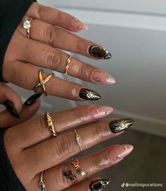 Black Gold Nail Art, Nail Mirror, Black Gold Nails, Almond Acrylic, Gold Nail Art, Gold Nail, Cute Nail, Almond Acrylic Nails, Mirror Pics