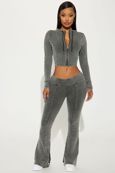 Fitted Gray Winter Tracksuit, Fitted Gray Long Sleeve Tracksuit, Gray Fitted Long Sleeve Tracksuit, Fitted Long Sleeve Gray Tracksuit, Fitted Gray Tracksuit With Long Sleeves, Gray Long Sleeve Tracksuit For Fall, Fall Gray Long Sleeve Tracksuit, Gray Stretch Tracksuit With Long Sleeves, Fall Long Sleeve Gray Tracksuit