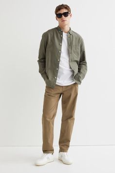 Poses Men Standing, Open Button Up Shirt Outfit Men, Khaki Chinos Men Outfits, Khaki Men Outfit, Chinos Men Outfit, Hm Outfits, Khakis Outfit, Denim Outfit Men, Mens Smart Casual Outfits