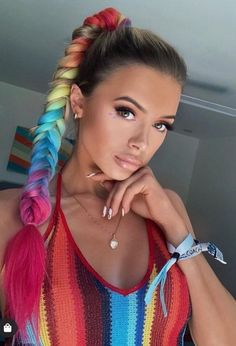 Festival Hair Ideas, Easy Festival Hair, Festival Hair Braids, Carnaval Salvador, Braiding Hair Colors, Rave Hair, Creative Hair Color, Up Dos For Medium Hair