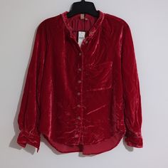 Anthropologie Pilcro Red Velvet Long Sleeve Shirt Size Xsp Poets Shirt, Red Velvet Shirt, Blue White Top, Velour Tops, Teal Top, Velvet Shirt, Boho Tops, Black Tank Tops, Poets