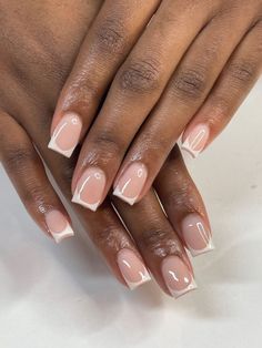 Elevate Your Look: Exceptional French Tip Nails Design Ideas for Dark Skin Tone Black Women Nails Acrylic Short, Manicure Black Women, Short Nail Designs Black Women, Short Acrylic Nails Black Women, French Tip Nails Design, Natural Nail Color, Short Classy Nails