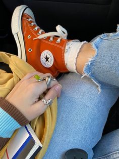 converse Orange Converse Outfit, Converse Outfit Fall, Converse Classic, Nike Converse, Orange Outfit, Shoes Too Big, Black Converse