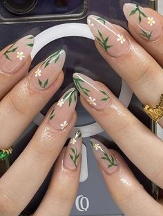 Elegant Spring Nails 2024: Chic Designs & DIY Tips for Fresh Manicures Prom Vibes, Bridesmaids Nails, Aesthetic Nail, Tato Henna, Nails Aesthetic, Hold Hands, French Nail, Nails Spring, White Nail