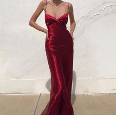 90s Gown Prom, Vintage Prom Looks Classy, 90s Red Dress Aesthetic, Silk 90s Dress, Graduation Dress Vintage, Dark Wedding Guest Outfit, Aesthetic Prom Dress Vintage 90s, 90s Ball Dress, Winter Formal Dresses Aesthetic