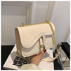 SPECIFICATIONSstyle4: Female bagstyle3: Womens bagstyle2: Crossbody Bagsstyle1: Shoulder BagsUse: luxury bag womanTypes of bags: Shoulder HandbagsStyle: FashionShape: SquarePlace Of Origin: GUANG DONG ProvincePattern Type: SolidOrigin: CN(Origin)Occasion: VersatileNumber of Handles/Straps: SingleMain Material: PULining Material: polyesterItem Type: HandbagsInterior: Interior Zipper PocketHardness: HARDHandbags Type: Shoulder BagsGender: bags 2021 womens brandGender: WOMENFeature: bags for womenD Quality Woman, Handbags Luxury, Shoulder Strap Bag, Luxury Bag, Types Of Bag, Messenger Bags, Bags Purses, Leather Chain, Fashion Handbags