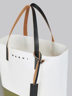 North/South open tote bag. Colour-block design. Leather handles and tag with embossed Marni logo. Printed Marni logo. Marni Packaging, Marni Basket Bag, Marni Mann Books, Marni Crossbody Bag, Marni Bag, North South, Block Design, Find Color, Leather Handle