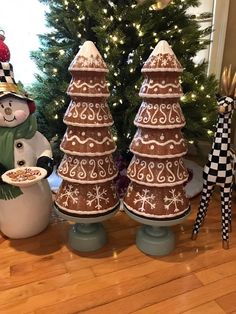 Gingerbread Christmas Tree, Gingerbread Diy, Gingerbread Crafts, Gingerbread Decorations, Food Crafts, Tree Crafts, Dollar Tree Crafts, Debt Payoff, Christmas Centerpieces