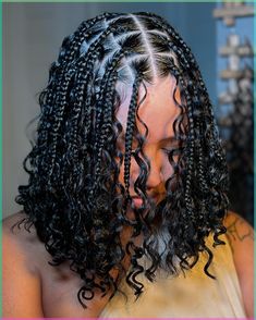 What’s the best way to hydrate your natural curls? We compared the two most trusted methods for curly hair. Find out which one is best for your hair type. Uni Hairstyles, Hair Styles Baddie, Black Appreciation, Baddie Hair, Hair Dressing, Short Box Braids, Feed In Braids Hairstyles