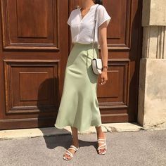 Soft Feminine Outfits, Vestidos Vintage, Feminine Outfit, Inspired Outfits, Mode Inspiration, Outfits Casuales, Modest Outfits, Skirt Outfits