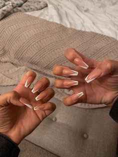 Coffin Style Nails White, Triangle White Tip Nails, Nails W White Design, Triangle Tip Nails Coffin, White French Tip Triangle, White French Tip Nails Triangle, Coffin Triangle French Tip, Triangle French Tip Nails Short, French Tips Triangle