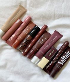 Lip Product Aesthetic, Haut Routine, Swag Makeup, Perfect Skin Care Routine, Lip Glosses, Makeup Obsession, Makeup Items, Perfect Makeup, Makeup Essentials