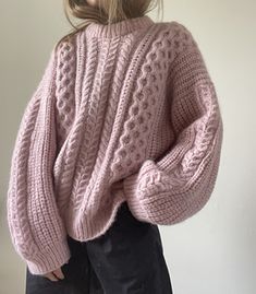 Glamouröse Outfits, Skandinavian Fashion, Mode Casual, Mode Ootd, Cable Sweater, Sweater Pattern, Knitting Inspiration, Mode Outfits, Pink Sweater