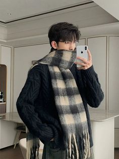 Width: 70cm（27.56 inches） Length: 195cm（76.77 inches） Material: 100% polyester Plaid Male Outfit, Winter Attire Men, Types Of Male Fashion Styles, Comfy Outfits Men Winter, University Fits Men, Scarf Men Aesthetic, Winter Boys Outfits, Scarf Outfits Men, Men With Scarf Outfits