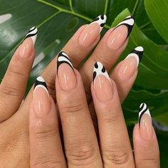 Black And White Nail, Black And White Nail Art, Retro Nails, Girl Nails, White Nail Art, Nail Idea, Almond Acrylic Nails, Vacation Nails, Black Nail