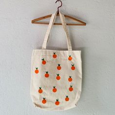 Tote Bag Painting Ideas Easy, Diy Tote Bag Design, Painted Canvas Bags, Handpainted Tote Bags, Bra Sewing Pattern, Canvas Bag Design, Painted Tote, Painted Bags, Diy Tote Bag