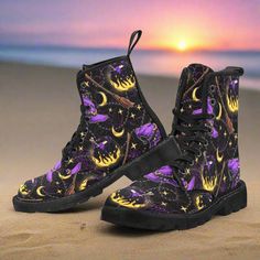 Moon Boots Black, Witchy Boots, Witch Shoe, Cauldron Witch, Boots Moon, Halloween Boots, Moon Shoes, Witch Shoes, Witch Boots